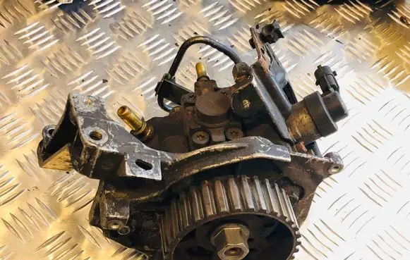 Peugeot Expert Fuel injection high pressure pump 0445010102 9683703780