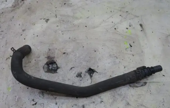 Ford Fiesta Engine coolant pipe/hose