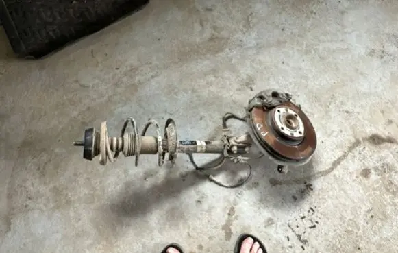 Dacia Sandero II Front wheel hub spindle knuckle 