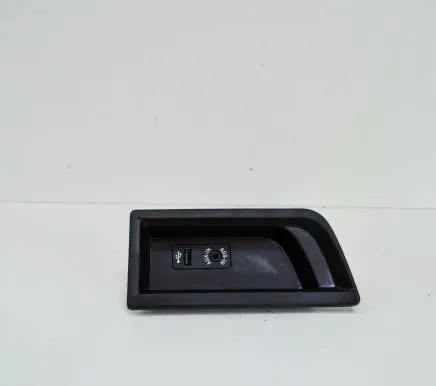 BMW 3 F30 F35 F31 AUX in-socket connector 9207357 9229246