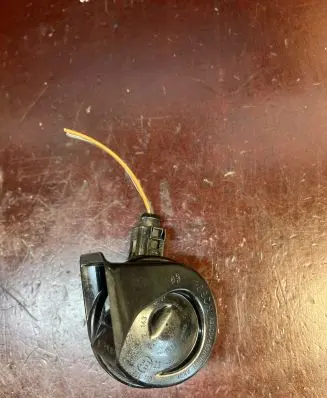 Toyota Avensis T250 Horn signal 70388175