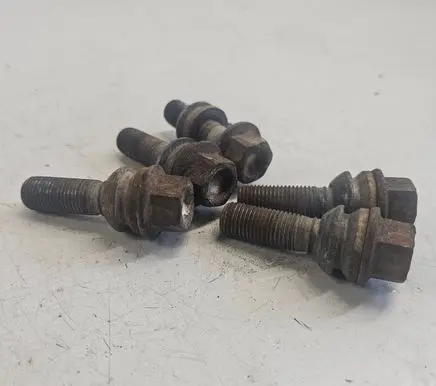 Audi Q7 4L Nuts/bolts 