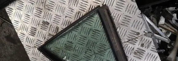 Rear vent window glass