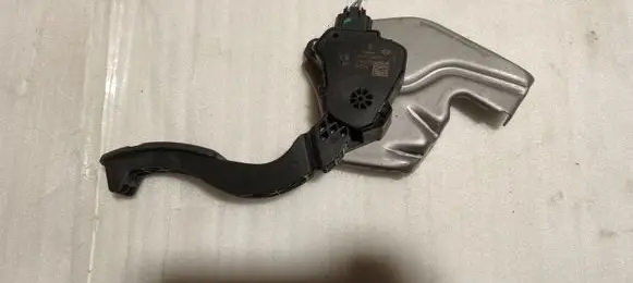 Dacia Sandero III Accelerator throttle pedal 180100912R