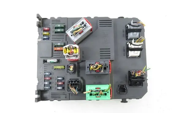 Peugeot 206 Central body control module 9652474880 S118085120C