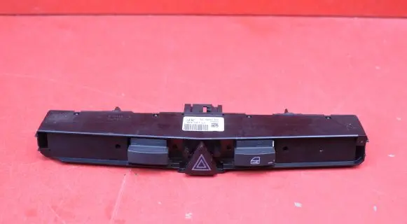 Opel Astra H Hazard light switch 13100105XF