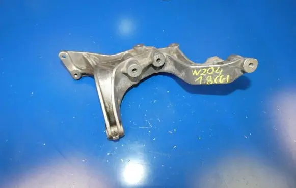 Mercedes-Benz C AMG W204 Engine mounting bracket A2711410840