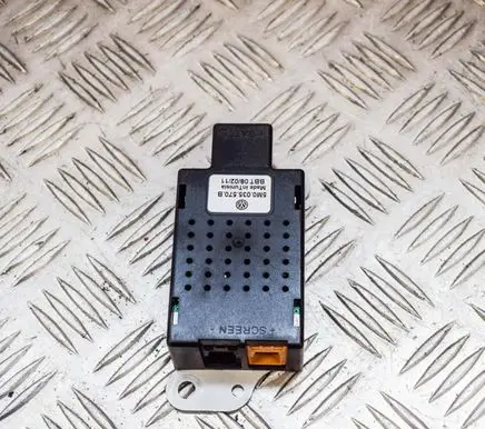Volkswagen Golf VI Aerial antenna amplifier 5M0035570B