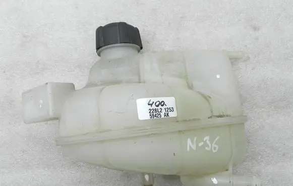 Nissan X-Trail T32 Coolant expansion tank/reservoir 217114BE0A