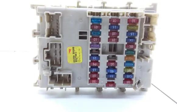 Nissan Almera N16 Relay mounting block 092700 243505M300