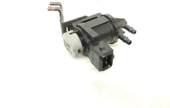 Volkswagen PASSAT B5.5 Vacuum valve 1J0908283A
