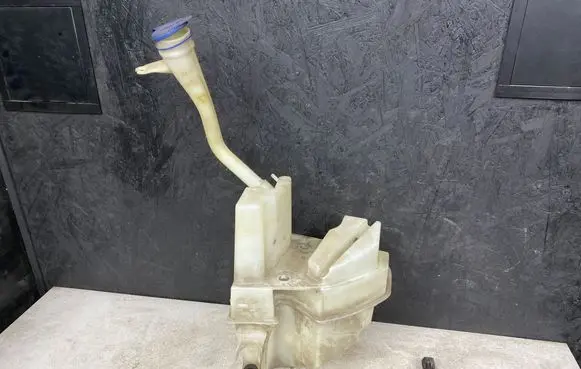 Volvo XC90 Windshield washer fluid reservoir/tank 8659490 8648191