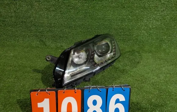 Volkswagen PASSAT B7 Headlight/headlamp 