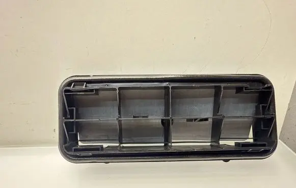 Nissan Juke II F16 Quarter panel pressure vent 8200213712C