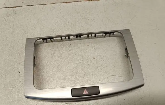 Volkswagen PASSAT B7 Hazard light switch