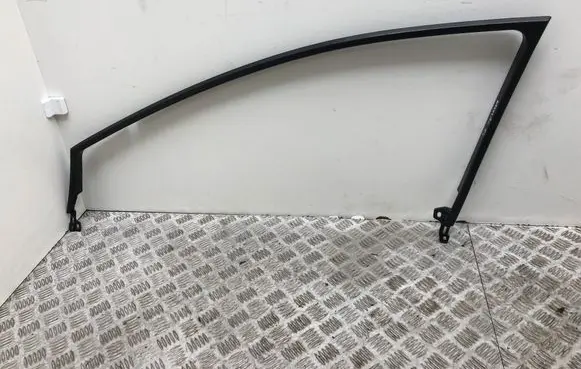 Toyota Avensis T270 Front door window/glass frame 6766305010