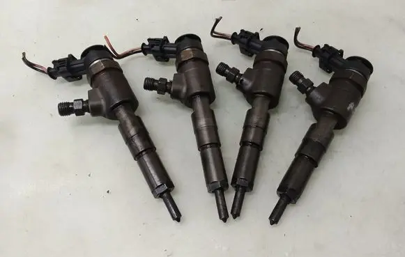 Peugeot 206 Fuel injectors set 0445110075