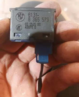 BMW 7 E38 Tailgate opening switch 8365570 6131 03052500