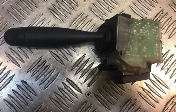 Toyota RAV 4 (XA20) Wiper speed switch 