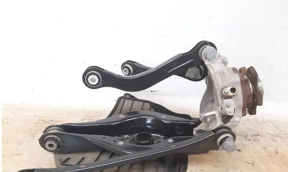 Rear wheel hub