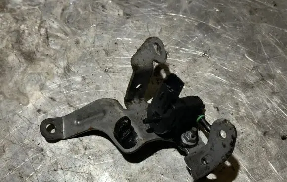 Citroen DS4 Turbo solenoid valve 9688124580