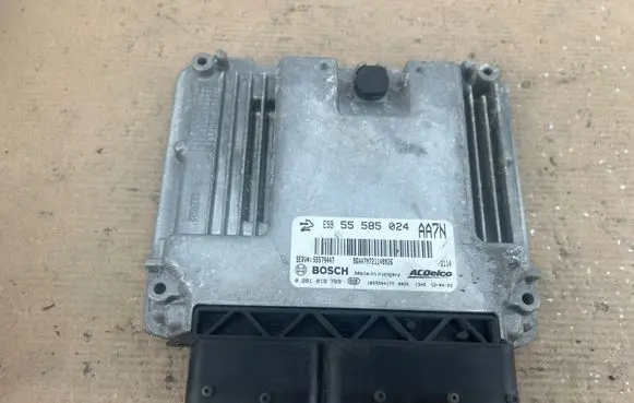 Opel Zafira C Engine control unit/module 55585024 55579447 0281018769