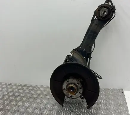 Rear wheel hub