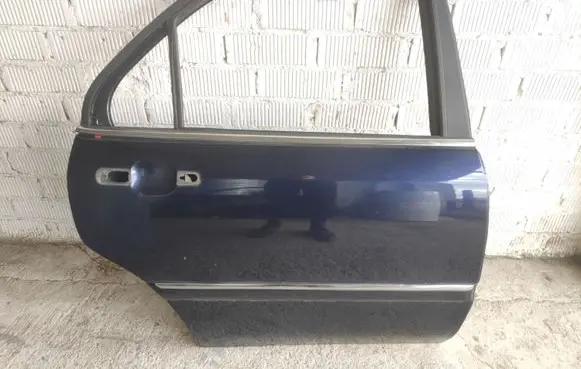 Honda Legend III KA9 Rear door