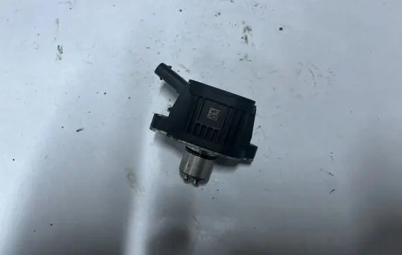 Audi A3 S3 8V Electromagnetic valve 04E906048A