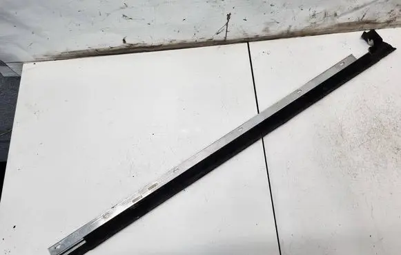 Audi A4 S4 B5 8D Front door glass trim molding 8D0853283