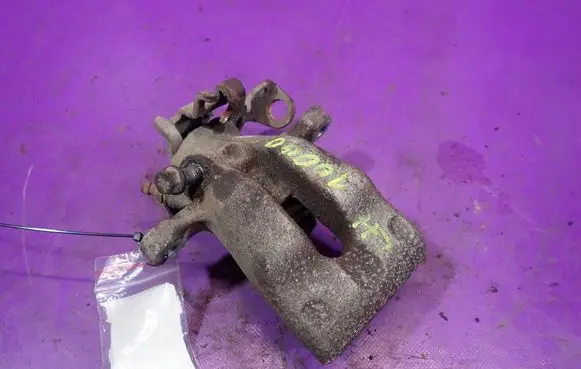 Opel Zafira A Rear brake caliper