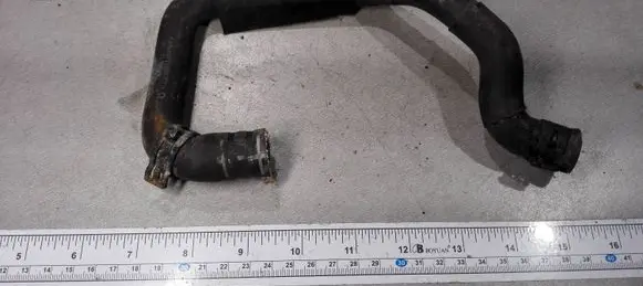 Volkswagen PASSAT B5.5 Engine coolant pipe/hose 066121049