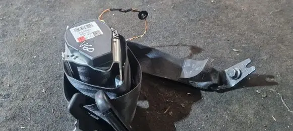 Volvo V60 Rear seatbelt 39823322