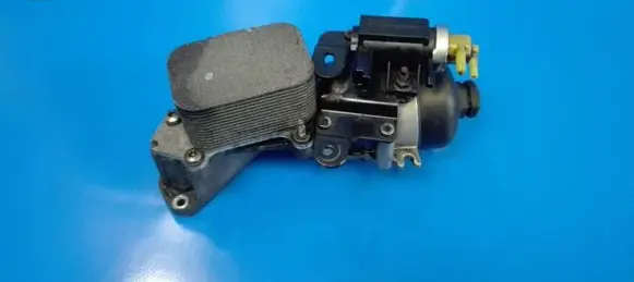Volvo V50 Oil filter mounting bracket