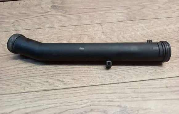 Volkswagen Golf IV Engine coolant pipe/hose 032121065D