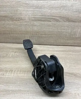Skoda Octavia Mk2 (1Z) Clutch pedal 1K1721059EF