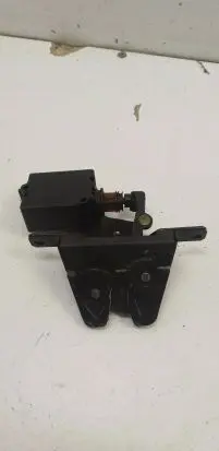 BMW 5 E39 Tailgate/trunk/boot lock/catch/latch 8172177