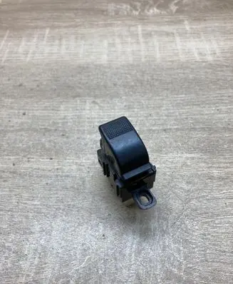 Mazda 6 Electric window control switch 3582K04