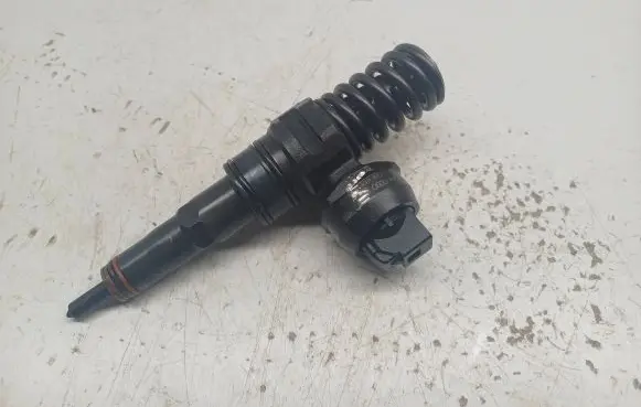 Skoda Fabia Mk1 (6Y) Fuel injector 045130073T 0414720035