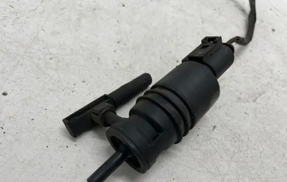 Windshield washer spray nozzle