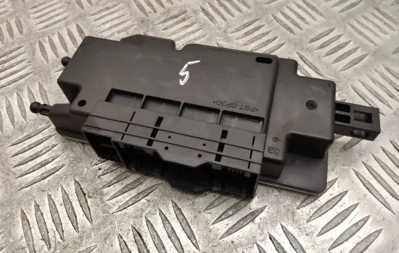 BMW 5 F10 F11 Airbag control unit/module 6807634 65776807634