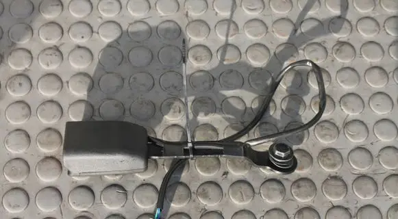 Mazda 2 Front seatbelt buckle