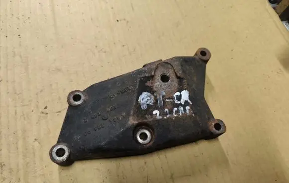 Chrysler PT Cruiser Engine mounting bracket A6642230004