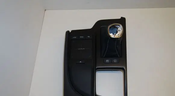 Lexus ES 250 - 300 - 330 Center console 8478033220