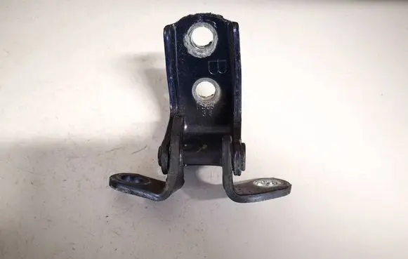 Honda CR-V Rear door lower hinge