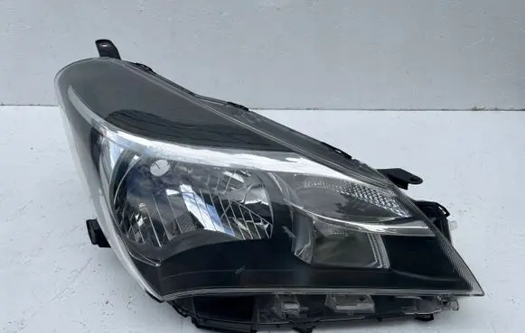 Toyota Yaris Headlight/headlamp
