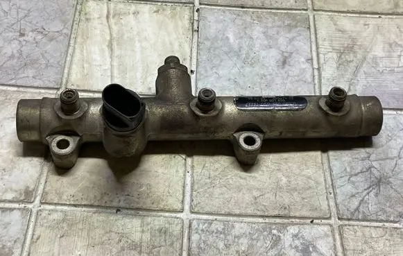 Volkswagen Touareg I Fuel main line pipe 059130089D