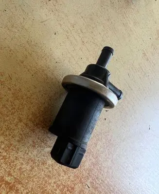 Audi 100 S4 C4 Vacuum valve 046133517 92T015 72164903