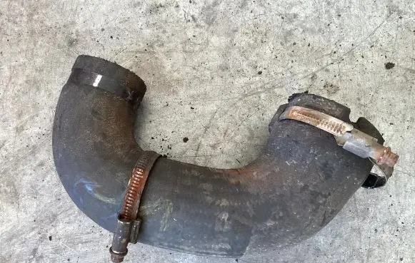 Opel Vectra C Intercooler pipe mounting bracket 