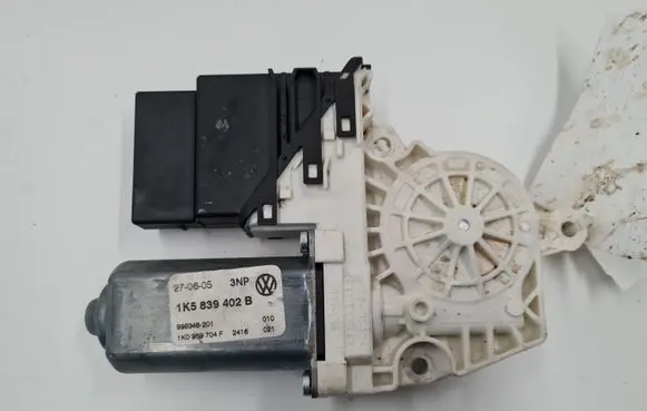 Volkswagen Jetta V Rear door window regulator motor 1K5839402B